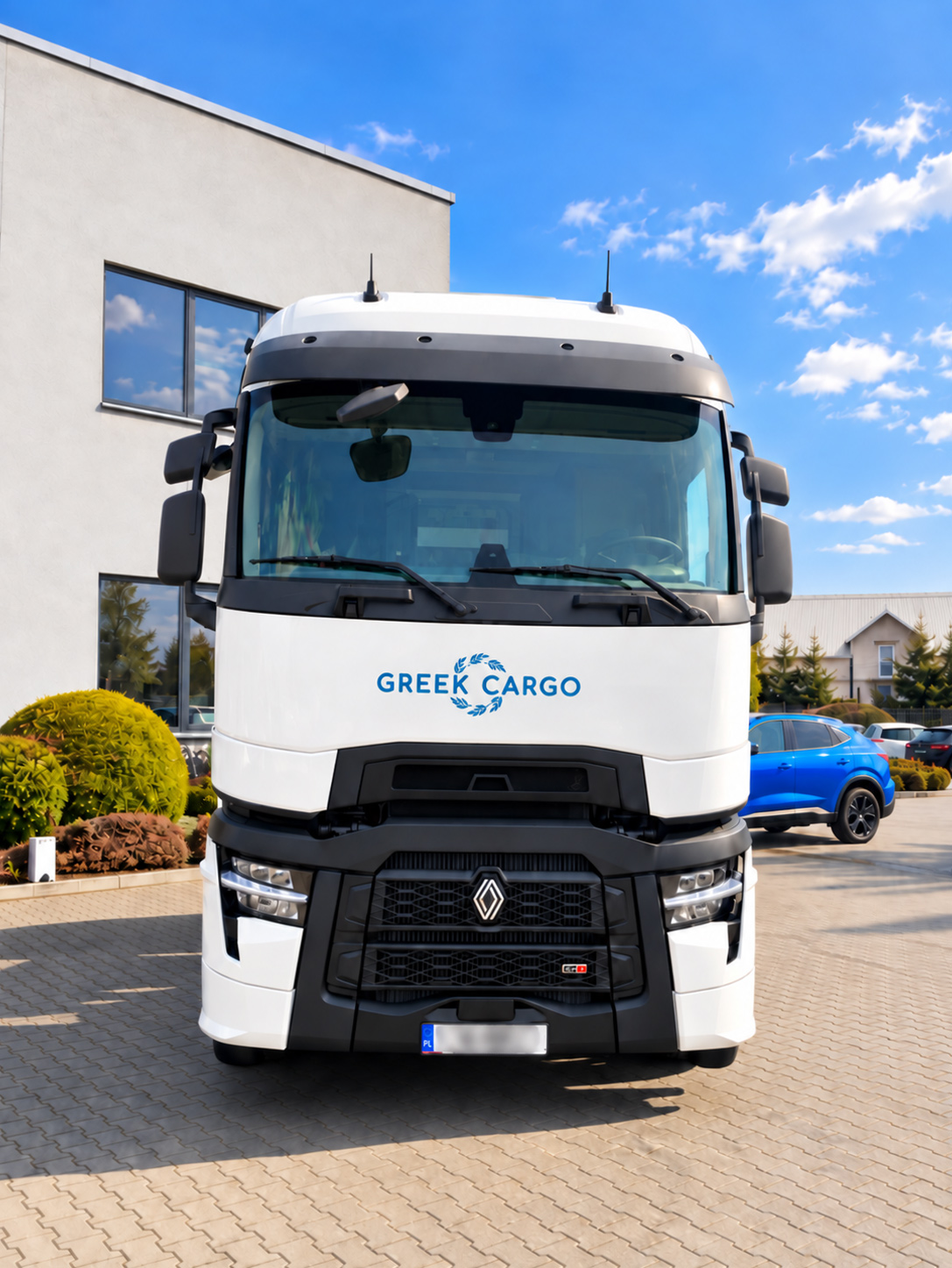 Ciężarówka Greek Cargo podczas transportu całopojazdowego w Grecji